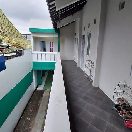 Oyo 90766 Gardenia Boarding House Hotel Purwokerto Kültér fotó
