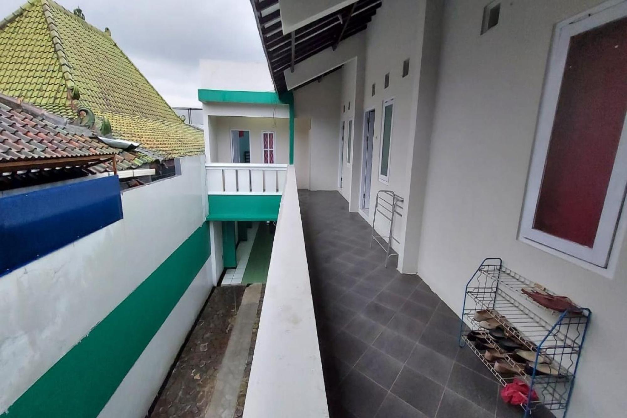 Oyo 90766 Gardenia Boarding House Hotel Purwokerto Kültér fotó