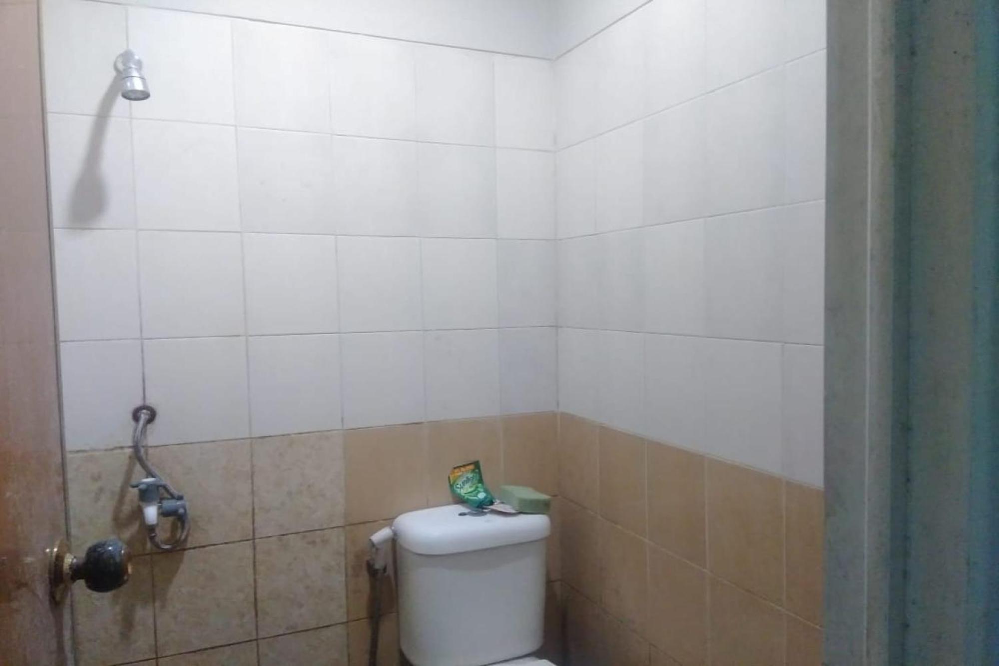 Oyo 90766 Gardenia Boarding House Hotel Purwokerto Kültér fotó