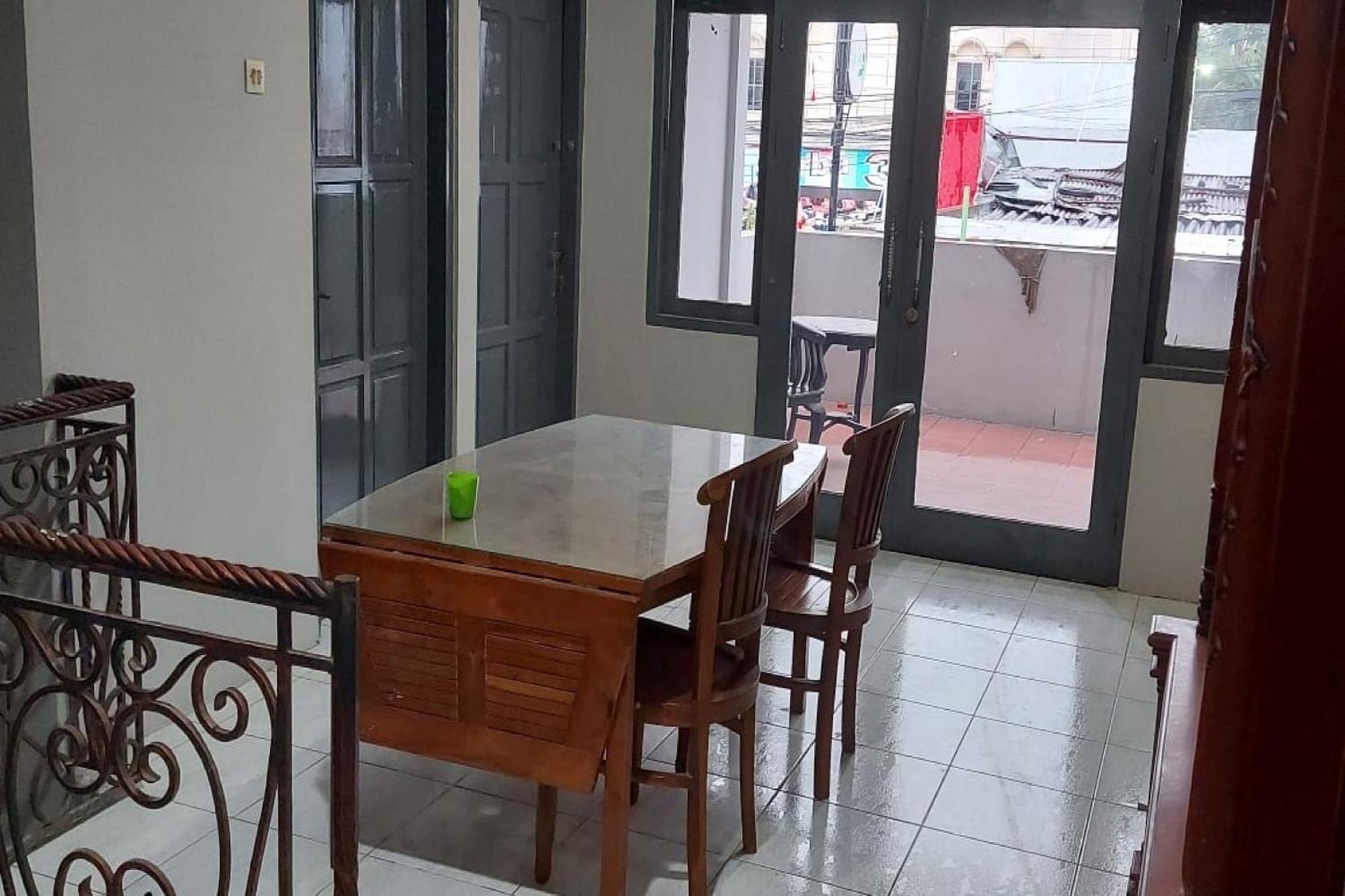 Oyo 90766 Gardenia Boarding House Hotel Purwokerto Kültér fotó